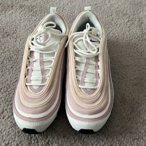 Nike AirMax size 8 in light purple, pink and white color way!